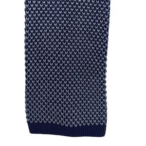 The Tie Bar Mens Silk Knit Necktie Navy Light Blue Textured Hand Made Square Tip